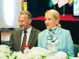Bakirov mostarski iftar: prazni stolovi i poznate poruke